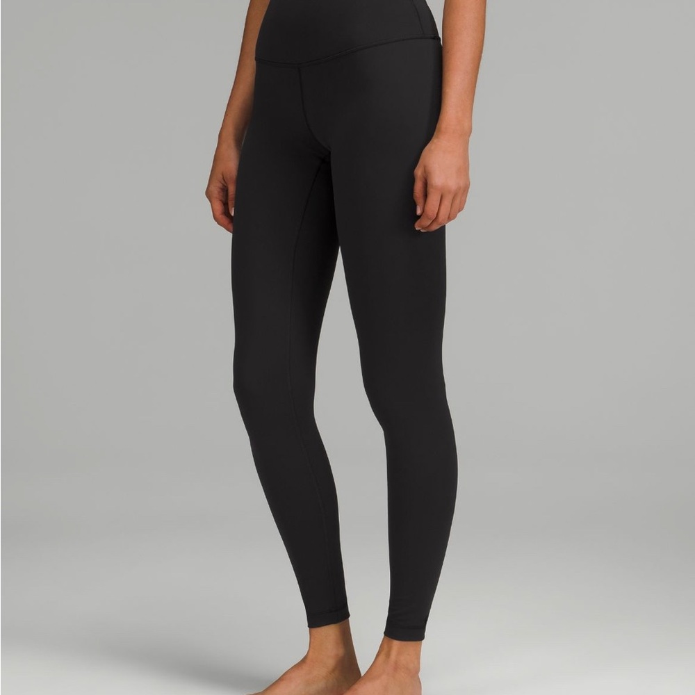 Good Condition 25” Black Wunder Under Lululemon leggings size 4